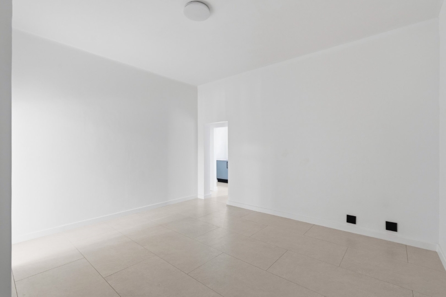 2 Bedroom Property for Sale in Sea Point Western Cape